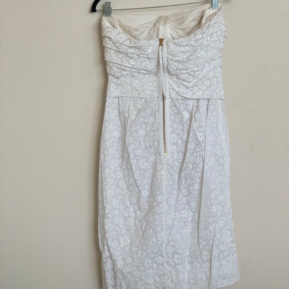 Marc Jacob’s white strapless dress - Picture 7 of 11